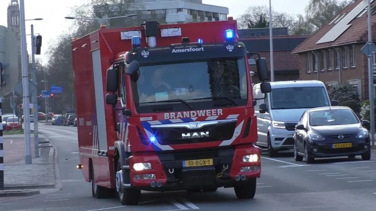 Hulpverleningsvoertuig 09-0171 Brandweer Amersfoort-Centrum met spoed naar ongeval op A1 Hoevelaken