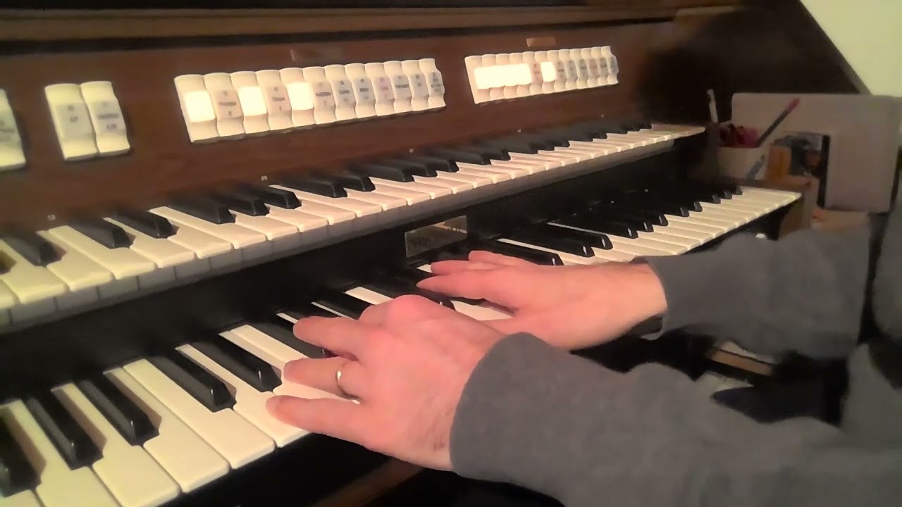 Episode 2 : que faire à la main gauche lorsqu'on accompagne une messe à l'orgue ?