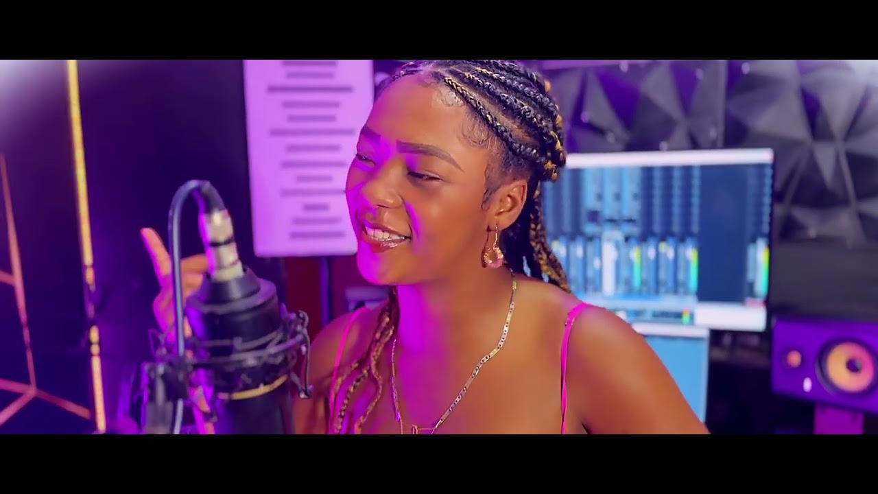 Vale Music - Un amor  (Official Video)