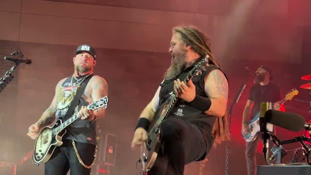 Brantley Gilbert Intro, “Its about to get dirty” and “Kick it in the sticks” in Hammond, In 7/17/25