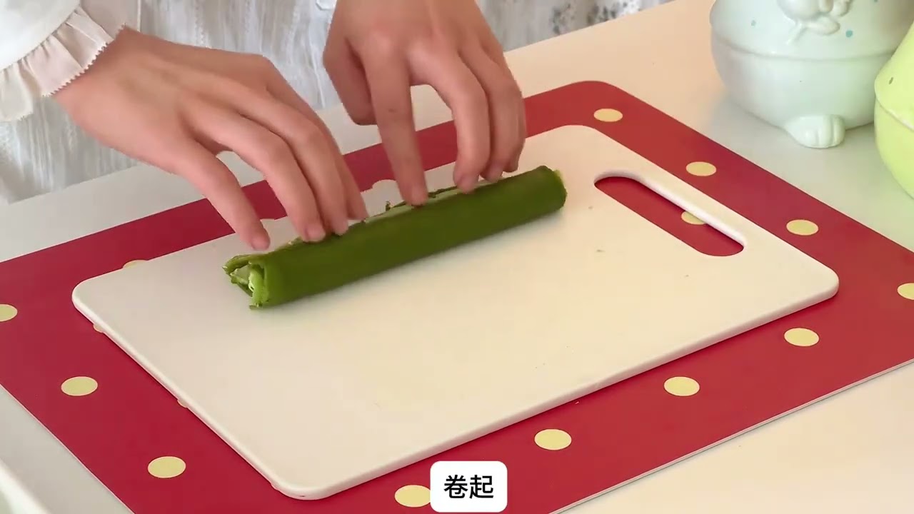 Matcha Guava Crepe Roll Cake: A Fresh & Healthy Dessert