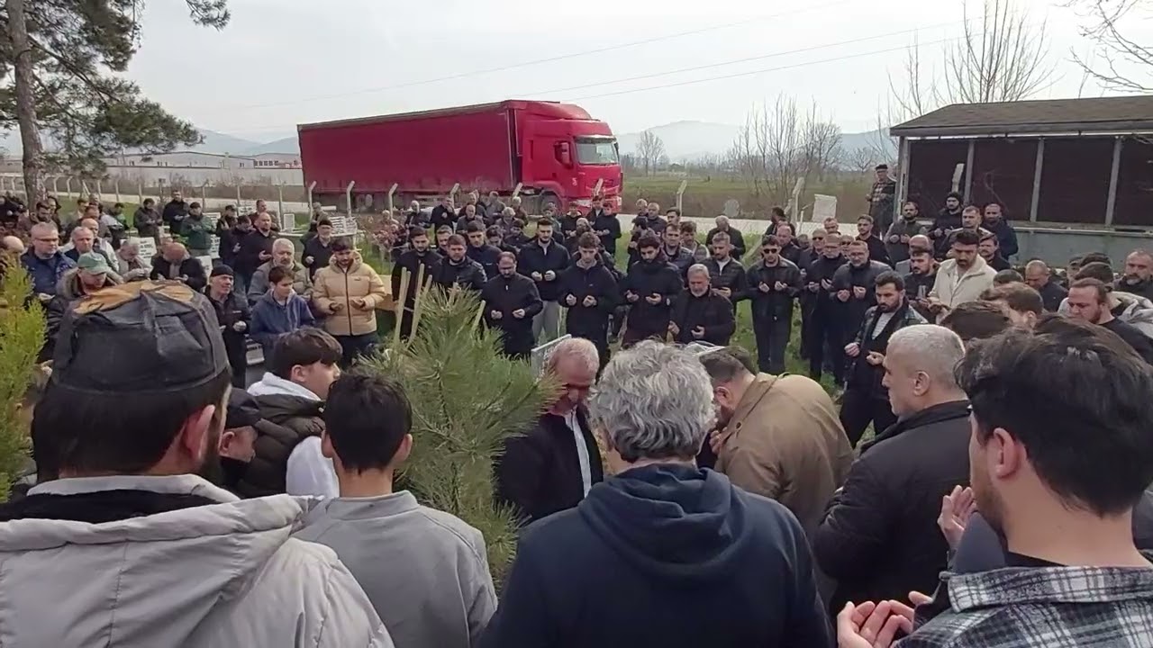 Merhume Gülderen Gümüştekin'in Cenazesi.
