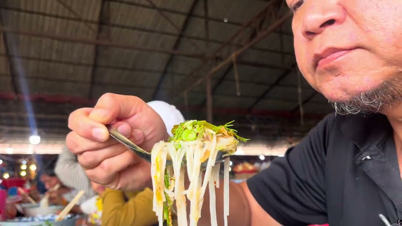 แซบ-แซบ! ขนมจีน…ดูธรรมดา แต่อร่อย เติมผักชี ผักเม็ก ผักกระโดน 20,000 กีบ 29 B ปกติ 4 จับ ขอ 2 จับ 