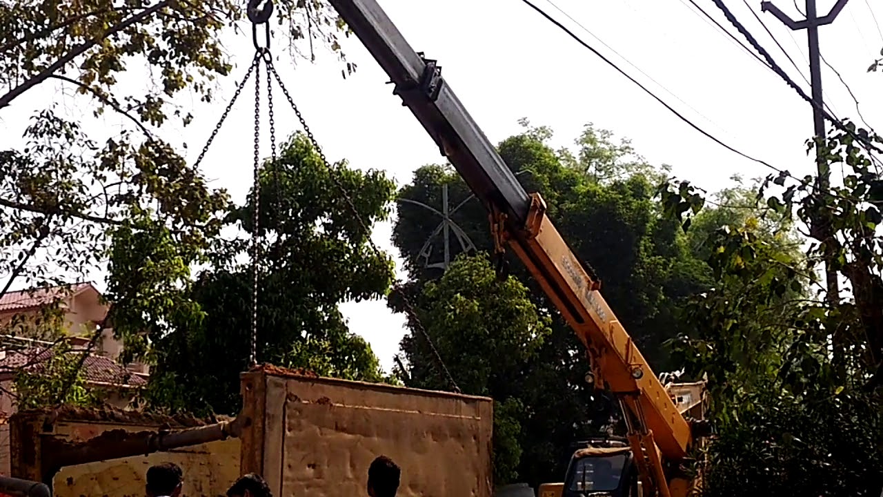 Escorts Hydra Crane working , carrying a huge load with its last hook