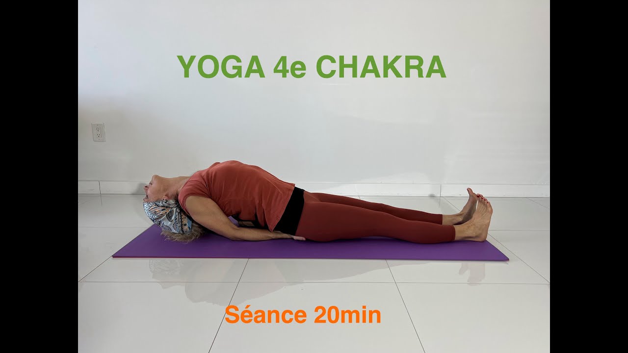 POSTURE DU CROISSANT DE LUNE POUR TRAVAILLER LE CHAKRA DU COEUR