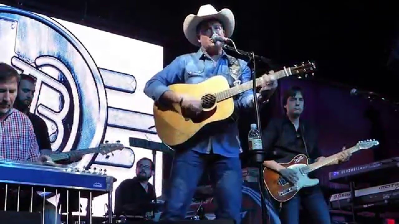 Tracy Byrd - Holdin' Heaven (Houston 12.11.15) HD