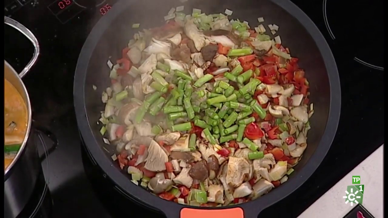 Cómetelo | Arroz meloso con gambas y espárragos.