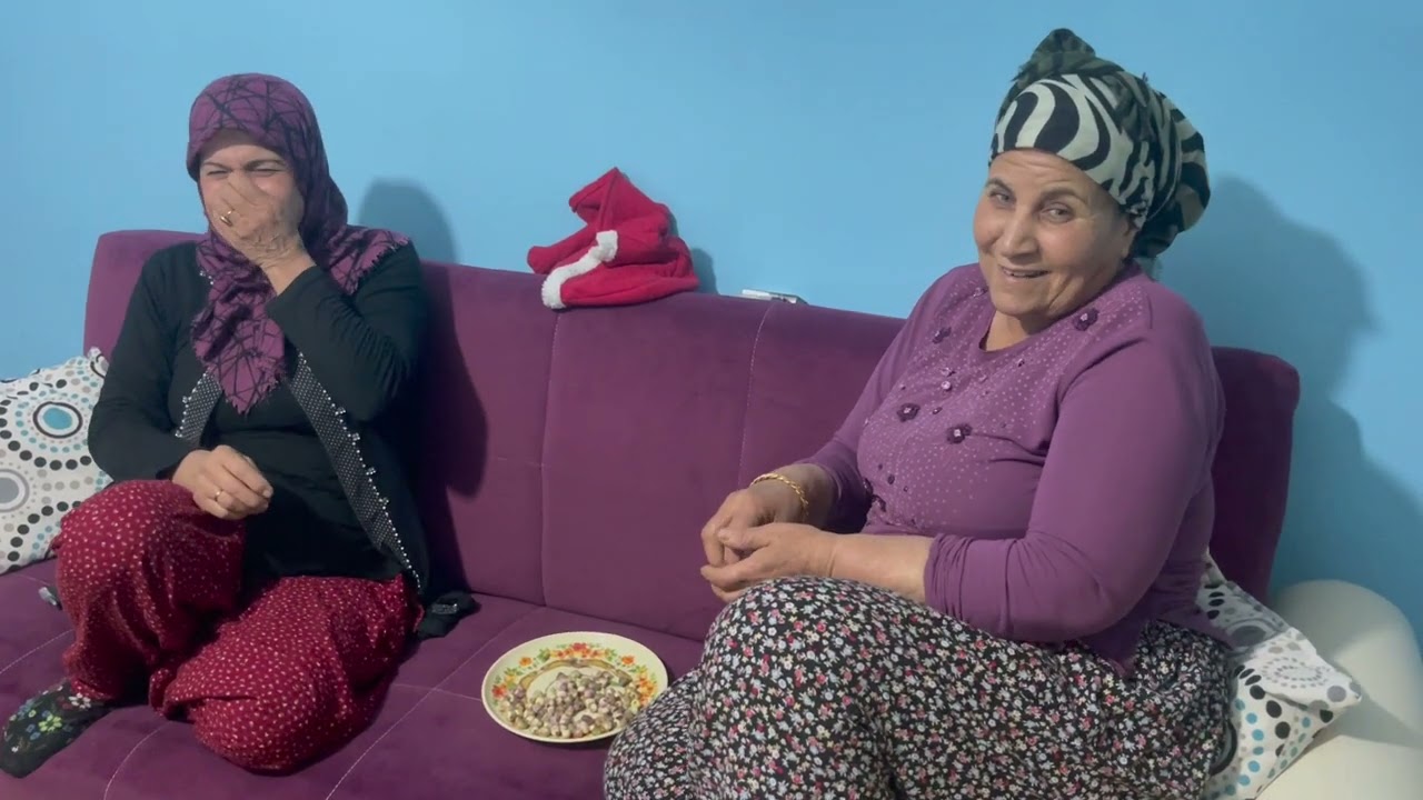 YİNE AKŞAM TATLISI YİNE ORTALIK KARIŞTI 😁 HALAMIN KÖY EVİ SOBA YANINDA AKŞAM TATLISI
