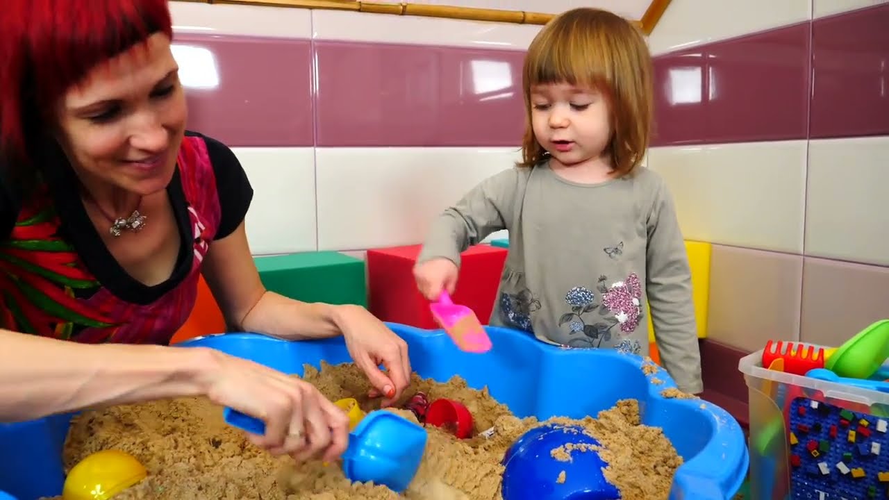 Jeux de sable avec Bianca | Jeu d’imitation pour enfants