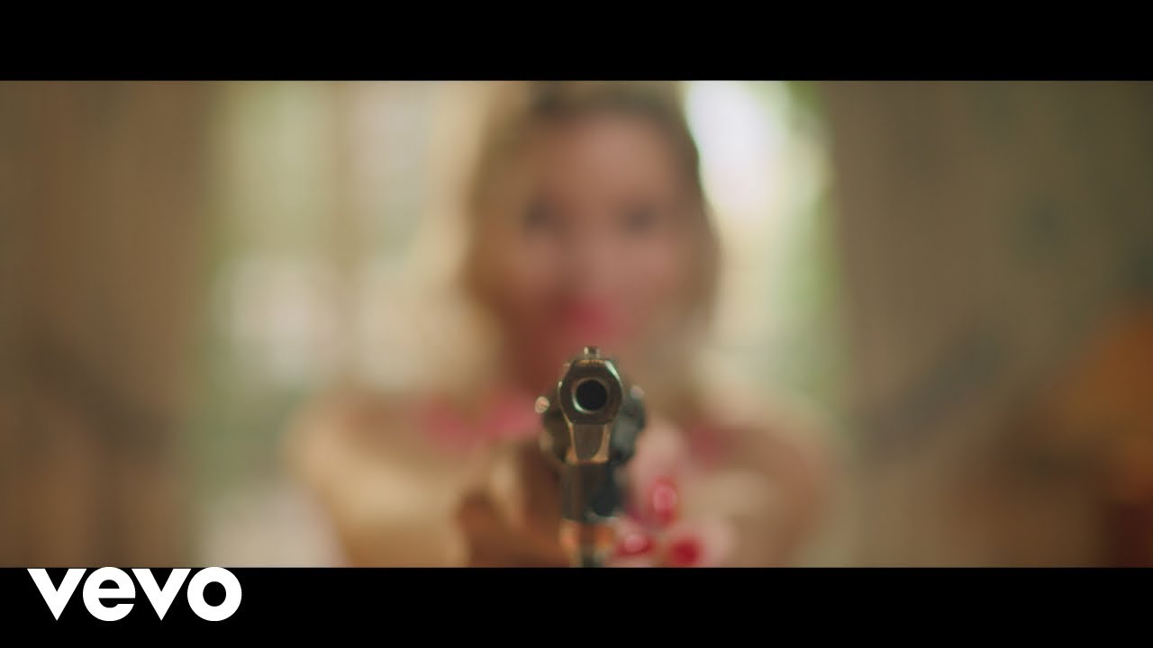Sophie Tapie - Malaisant (Clip Officiel)