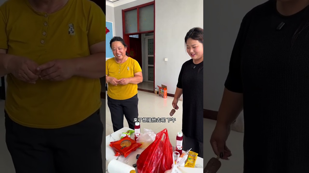 姥姥想娃俩礼拜！带排骨月饼回家，进门先遇玉米堆，弟弟买了6个 菜，吃完干活还得call二两救场！ #日常生活 #丰收季 #纪录美好生活