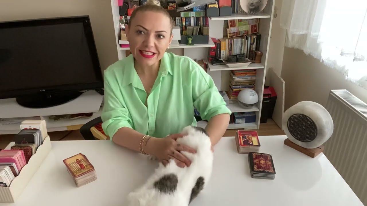 🔮AKLINDAKİ KİŞİ İLE BİR GELECEĞİNİZ VAR MI? #tarot #desteseç #aklımdakikişitarot #yasakaşktarot