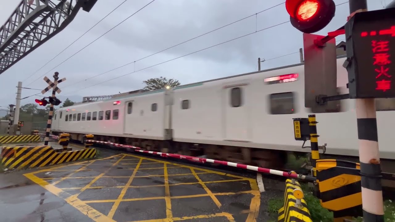 台鐵431次EMU3000新自強號通過(永興村(ㄧ)平交道)