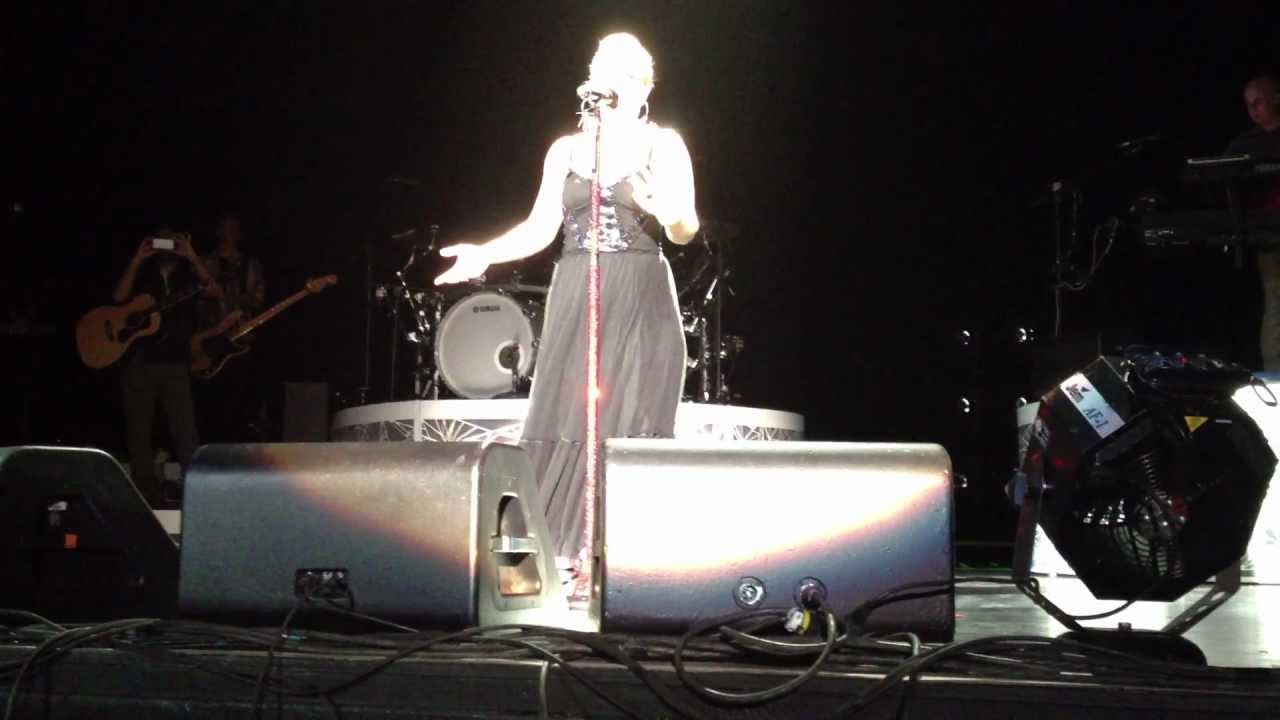 Kelly Clarkson - Princess Of China (Albuquerque 08-02-12)