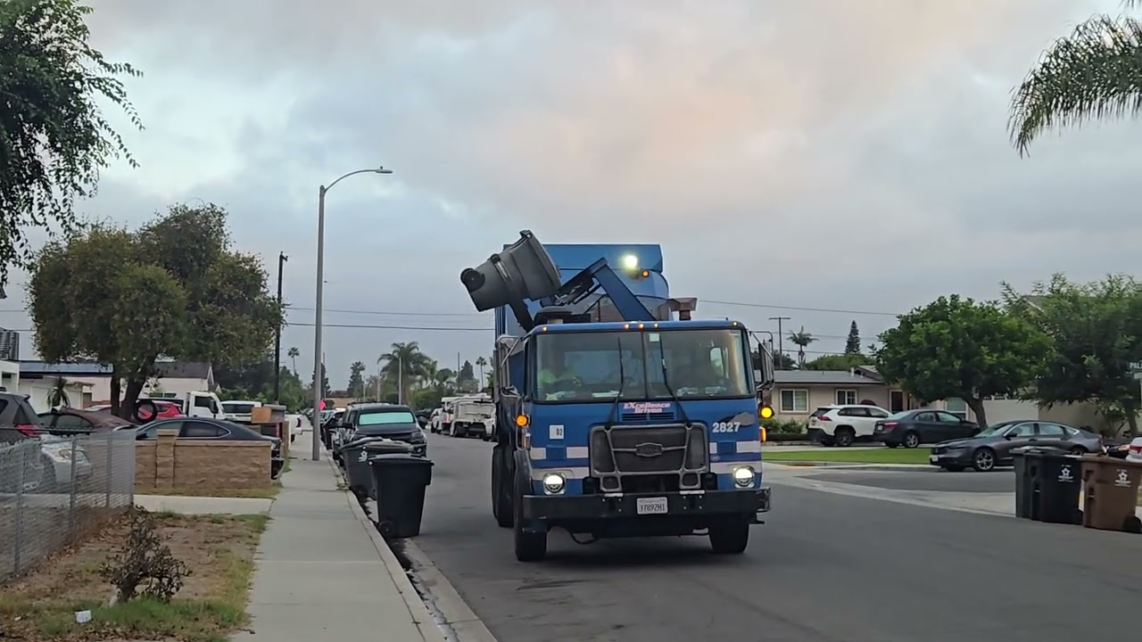 Republic services truck 2827 collecting Recycle October 6, 2025