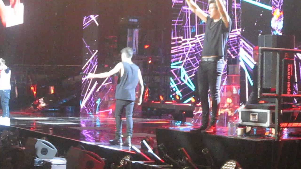 Kiss You - One Direction, Allphones Arena, Sydney 06/10