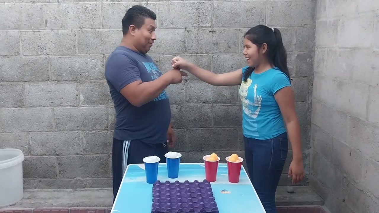  Un juego muy entretenido. Lanzando la pelota  para acertar los colores en pares 