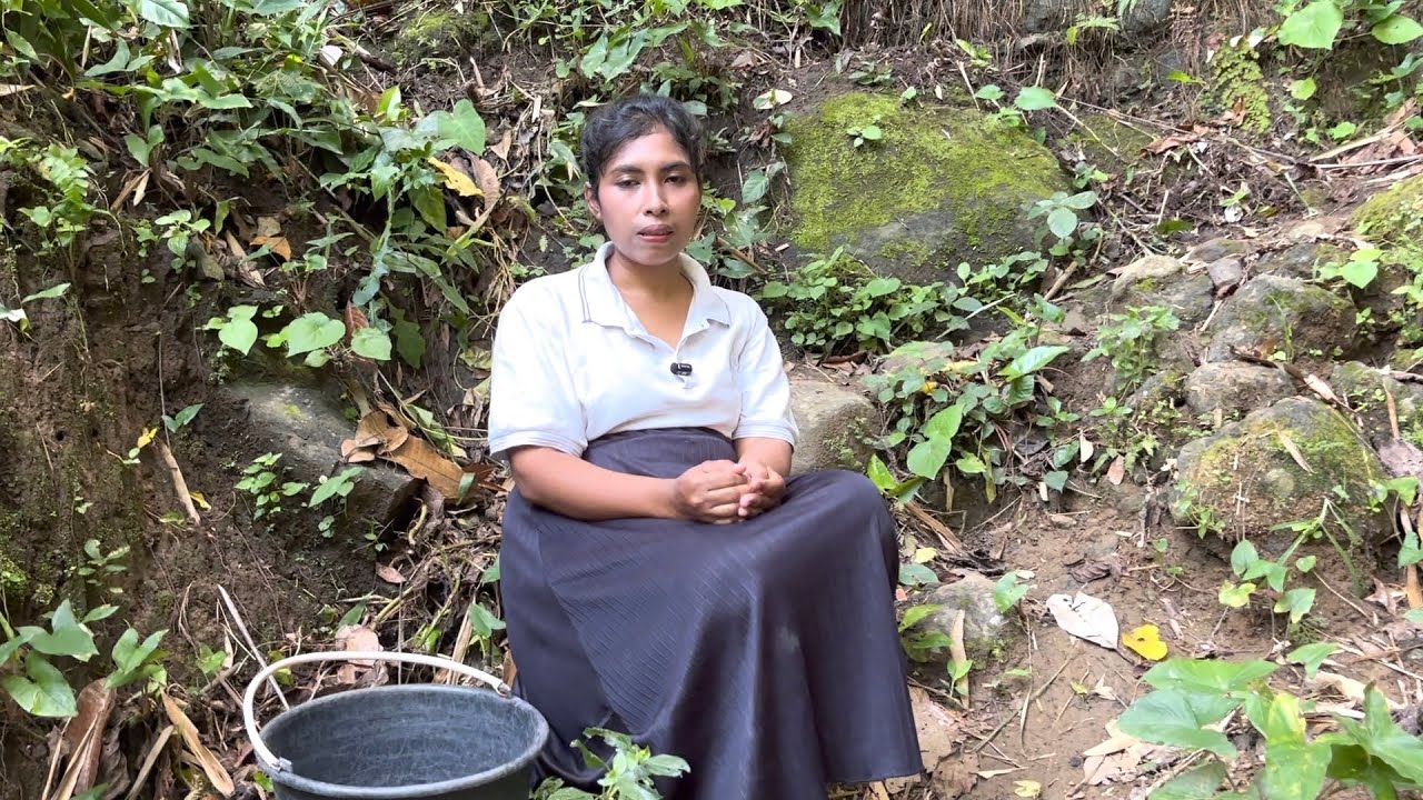 CANTIK PEMBERANI PULUHAN TAHUN TINGGAL DI TENGAH HUTAN YANG DI KELILINGI RUMAH KOSONG