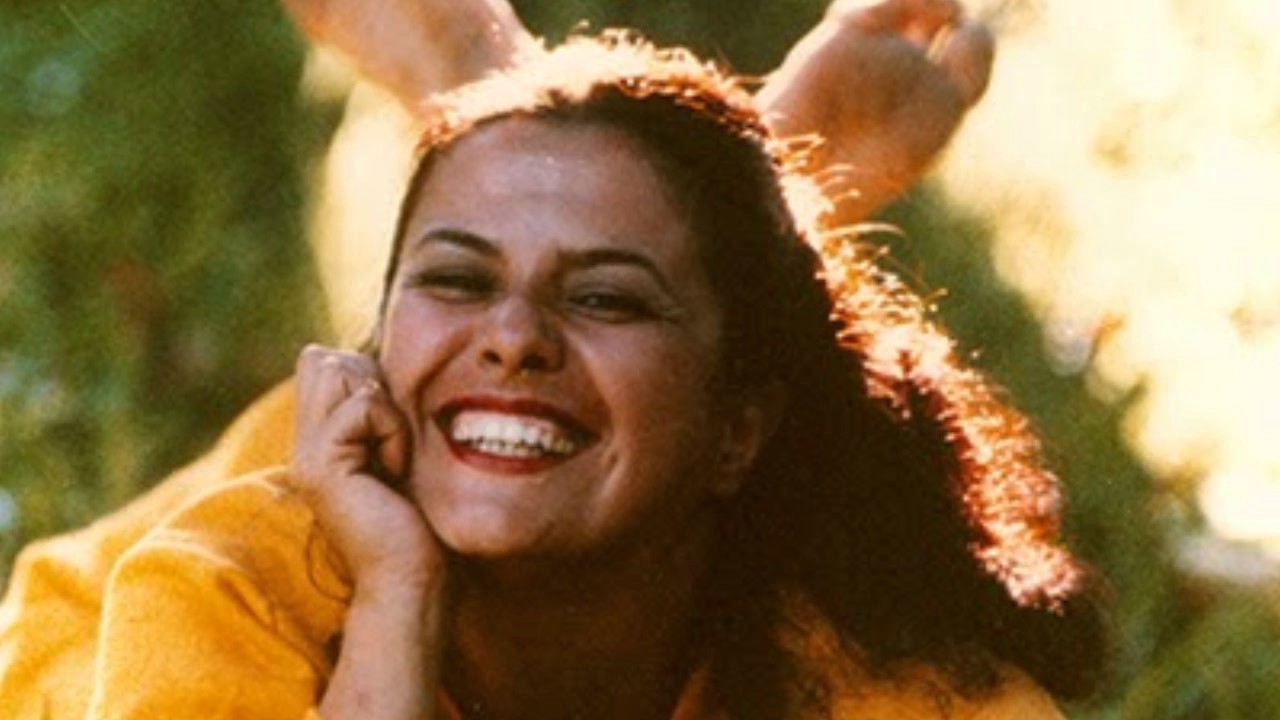 Elis Regina chora ao cantar 