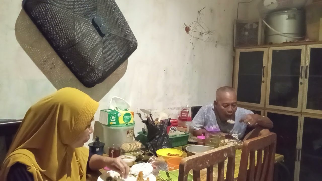 Kembali lagi di CENEL mar wati mau buka puasa gees