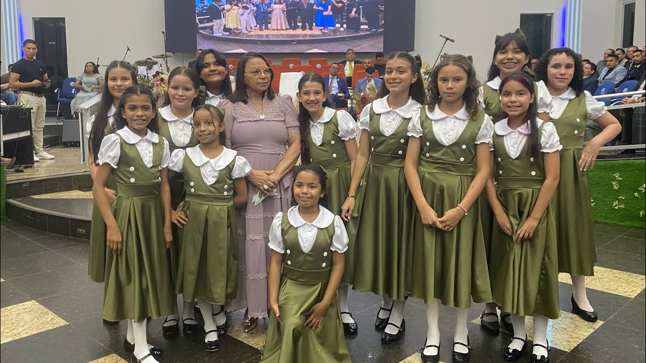 Emocionante homenagem das Guerreiras Kids. Aniversário da missionária Lúcia Tavares