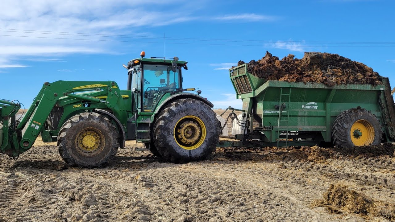 Spreading Solid Manure With Bunning Mk105