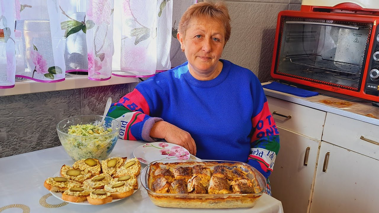 Запечённая рыба с Весенним салатом и Гренки с намазкой