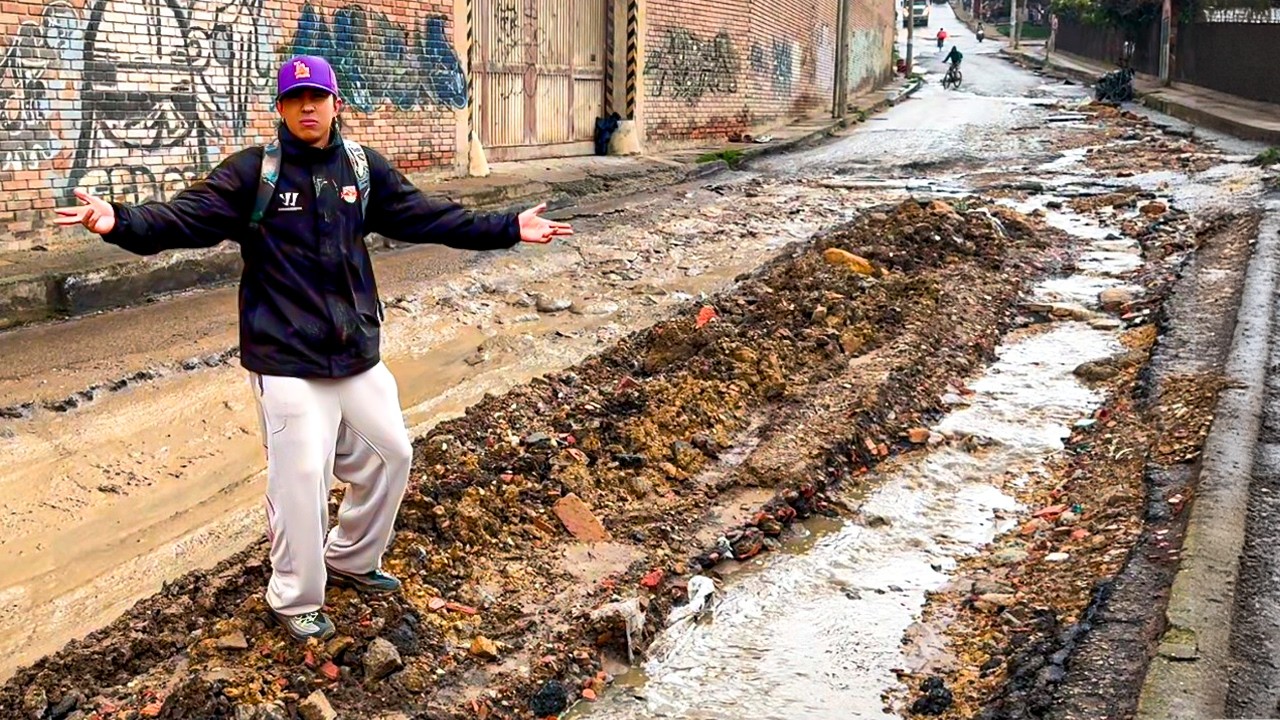 LAS CALLES MÁS CAOTICAS de BOGOTÁ con LLUVIA / Sinrolespecifico