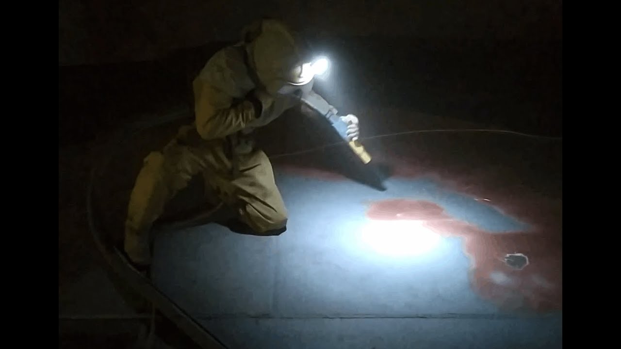 Sandblasting inside a 31 meter Crude Oil Tank