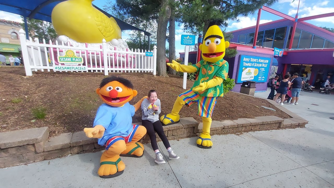 Our Day at Sesame Place | Scavenger Hunt | Sesame Street Character | 1st Day Water Attractions