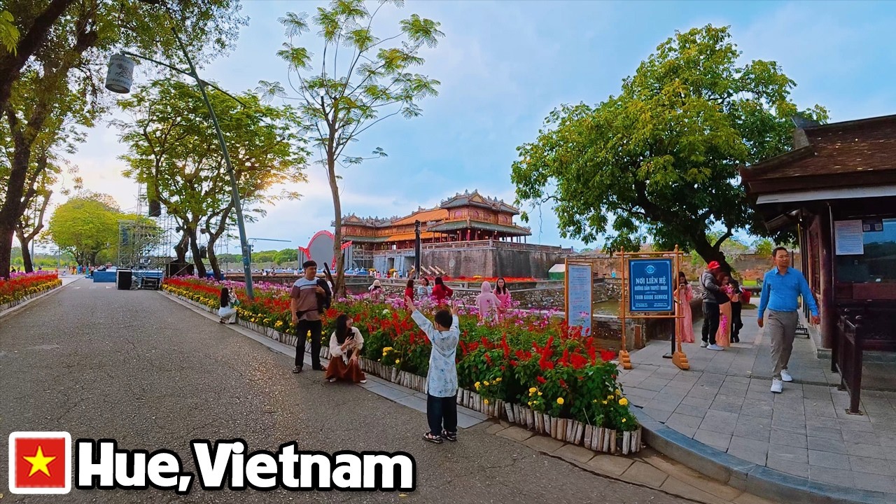 Huế Vietnam Walking Tour - Ngo Mon Square Atmosphere & Calm Walk Around the Imperial Gate in 2026