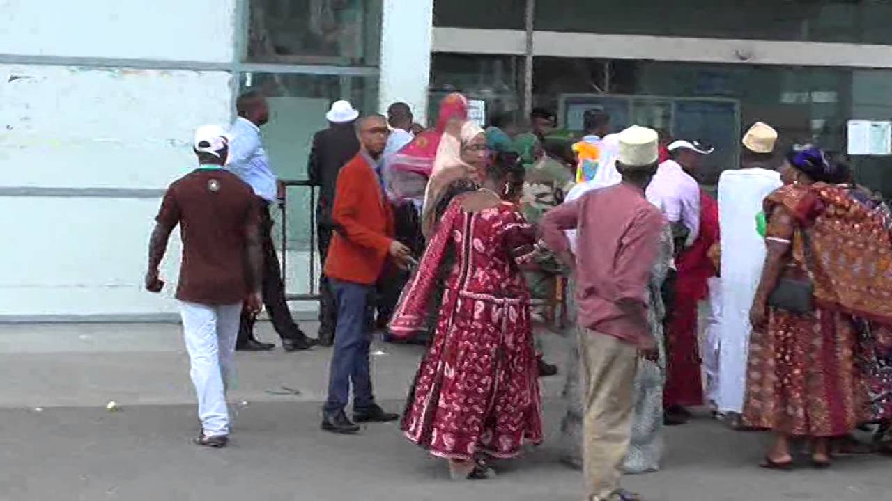 Cortège aéroport a Pangavouvou HOUSNAT ABDOU