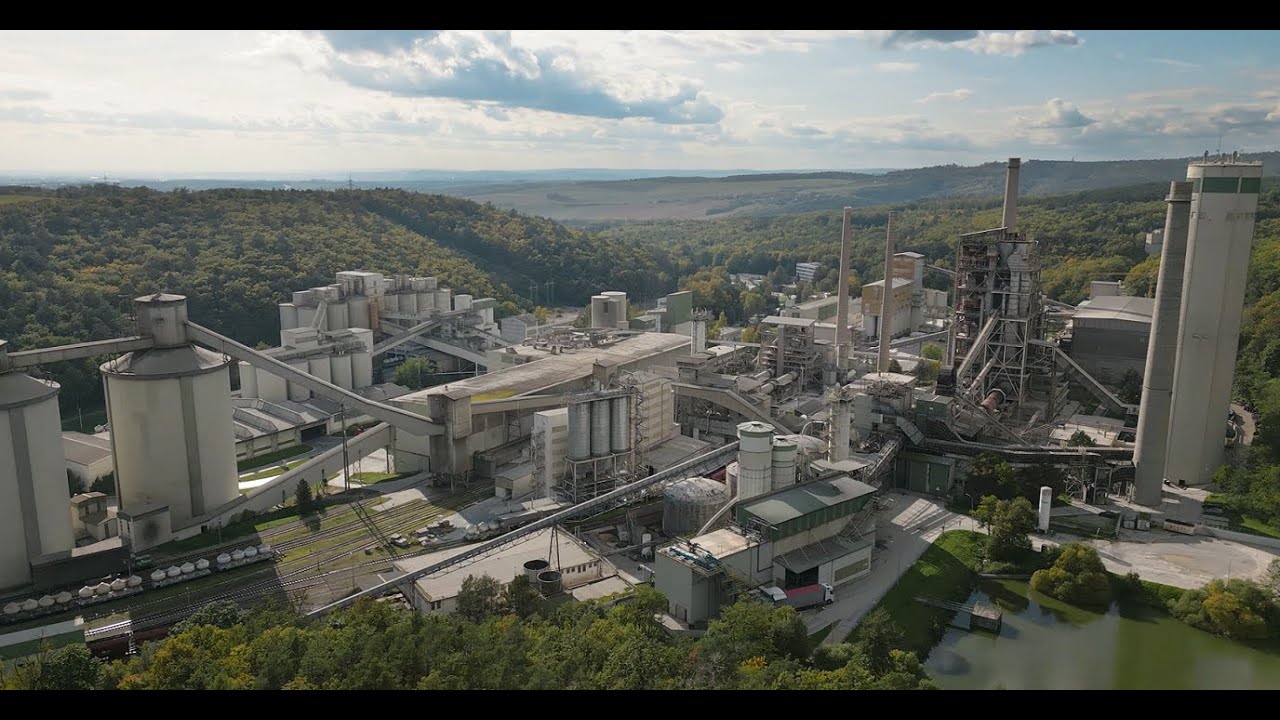 Výroba cementu v cementárně Mokrá