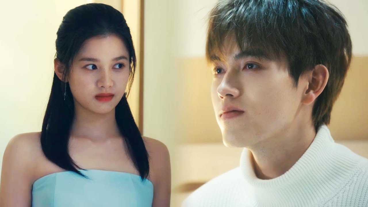 灰姑娘穿上公主裙大膽告白，高冷校霸當場動情失控！#drama #甜宠 #点燃我温暖你