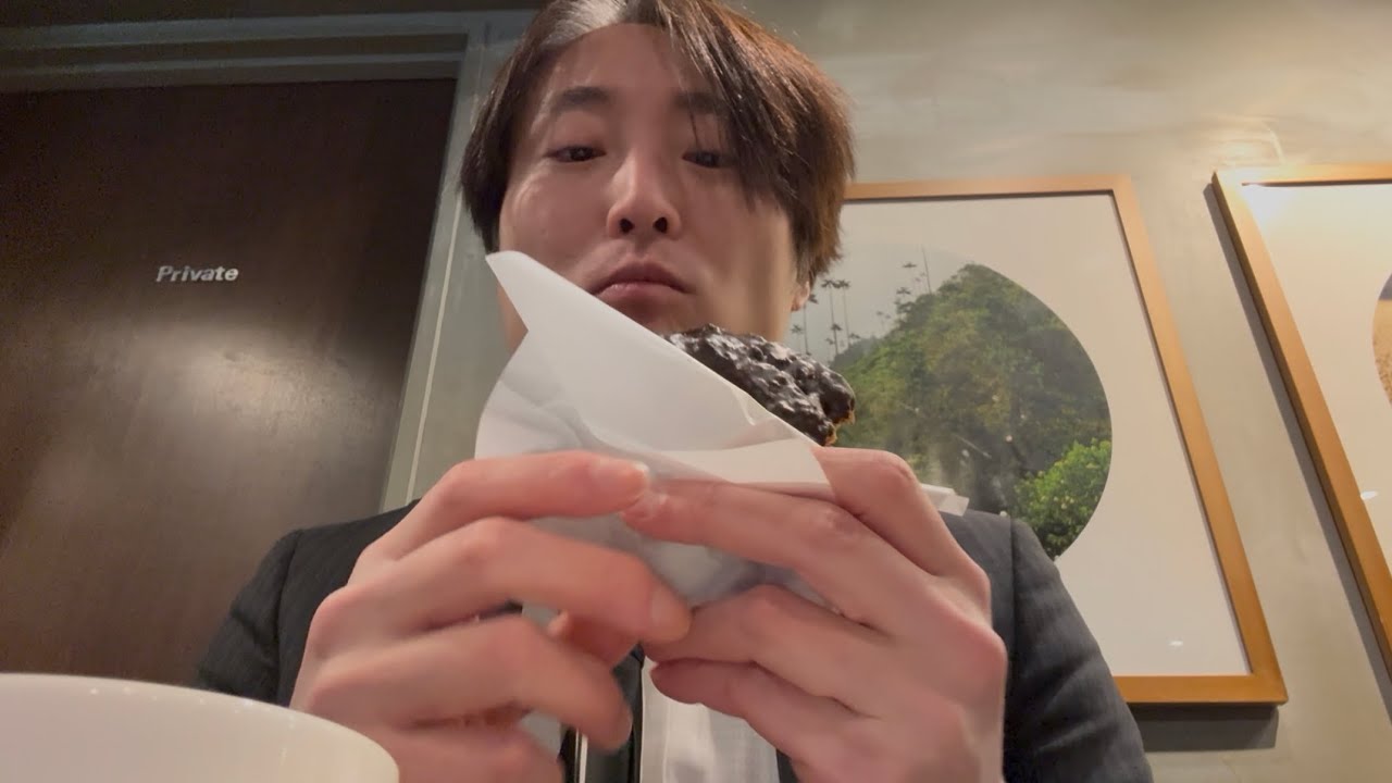 ピンクのふにゅTを着てる時とスーツ着てる時の違いは見た目的にはわかりにくいが精神性が違う