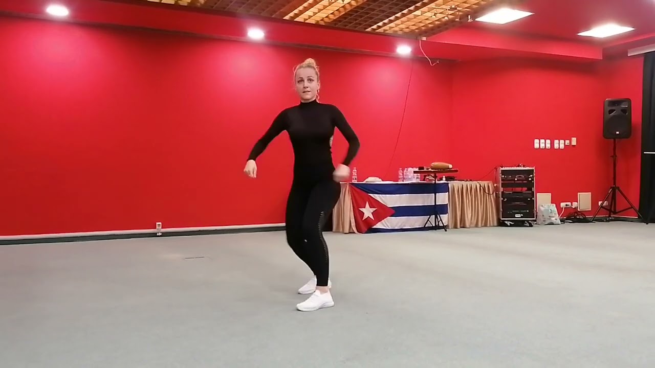 Salsa Musicality class at Gusto Cubano with Bea &Aacute;cs