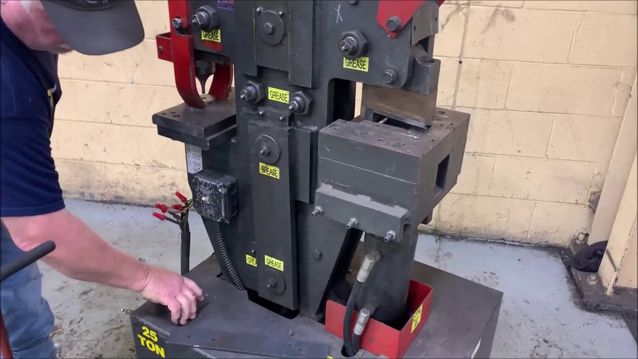 25 TON EDWARDS MODEL #JAWS JR HYDRAULIC IRONWORKER: STOCK #72293