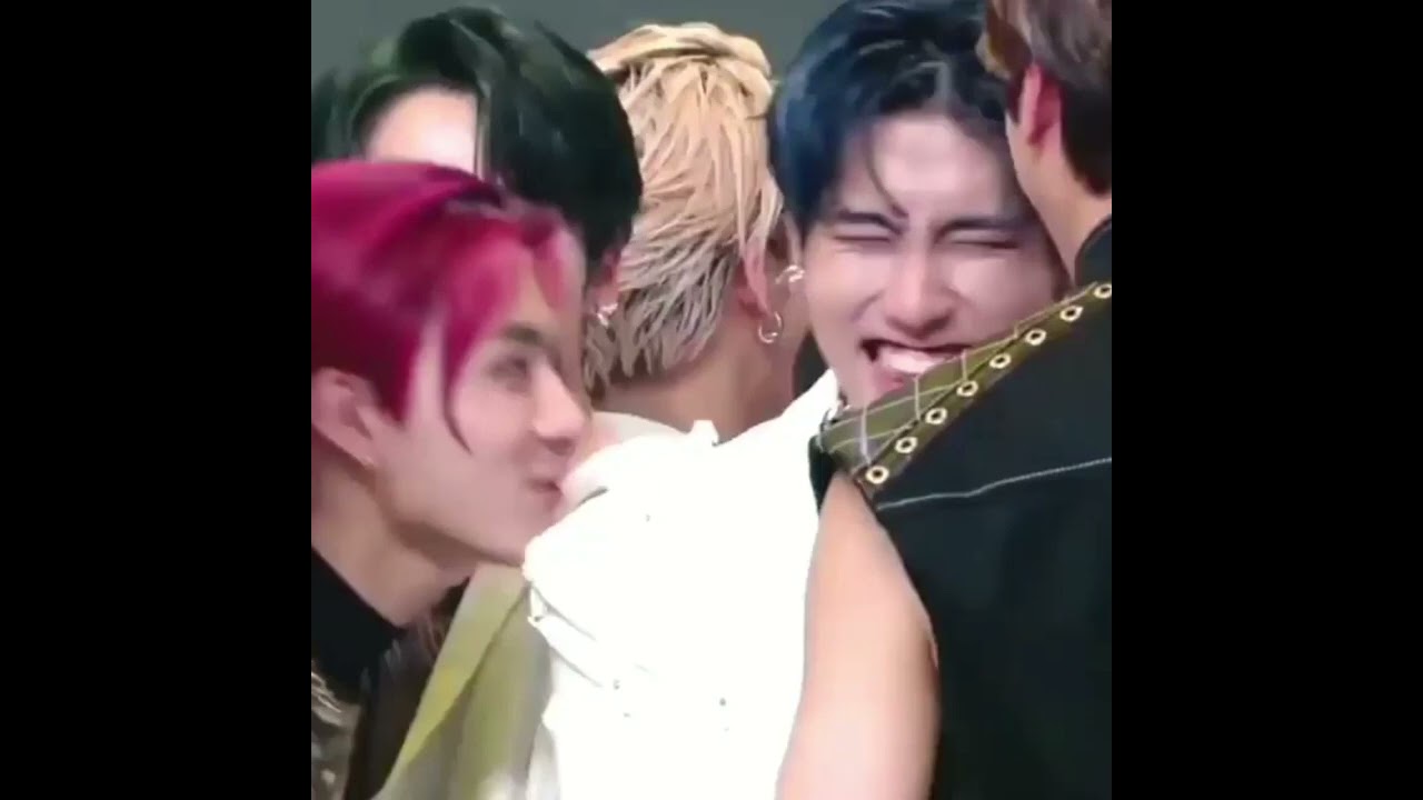 Find someone who looks at you the way Minsung looks at each other || Minsung