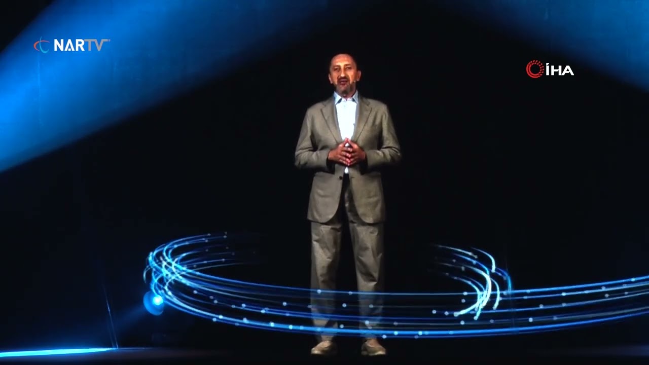 T&uuml;rk Telekom holds a live press conference with a 5G hologram