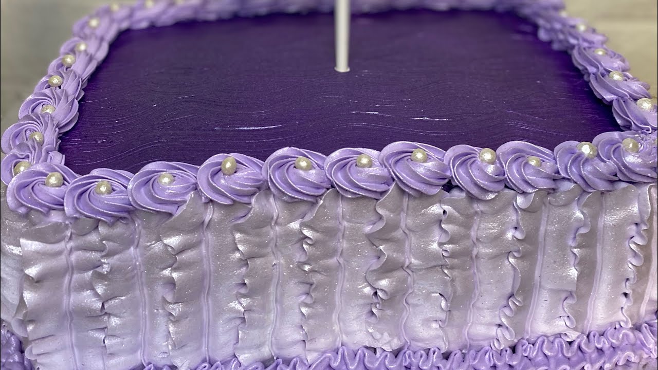 Como decorar bolo retangular feminino lilás com roxo