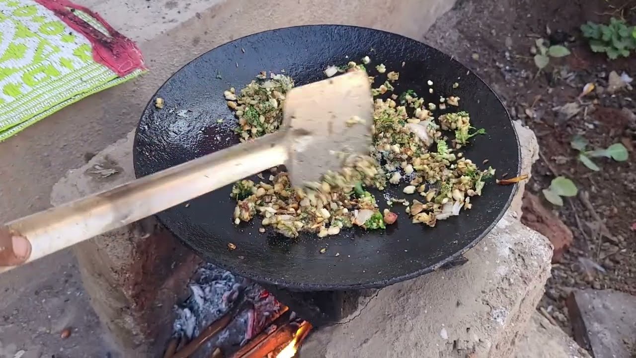 Baingan Ka Bharta | बैंगन का भरता | Chulhe Per baigan aise bhoone | Mashed Brinjal Recipe | Ammijaan