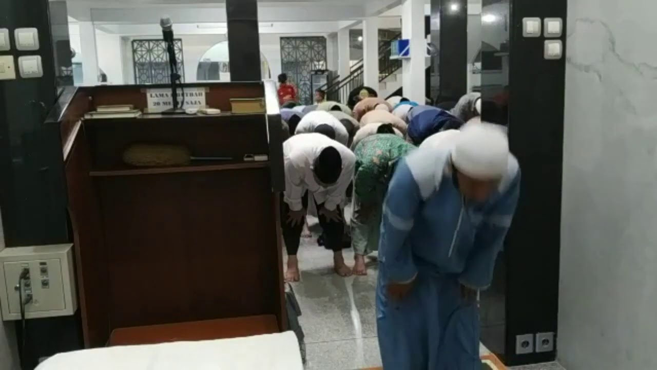 Suara Imam Masjid KH. Ahmad Dahlan Gresik Ust-Mahrus Mirip Imam Masjid Istiqlal Jakarta