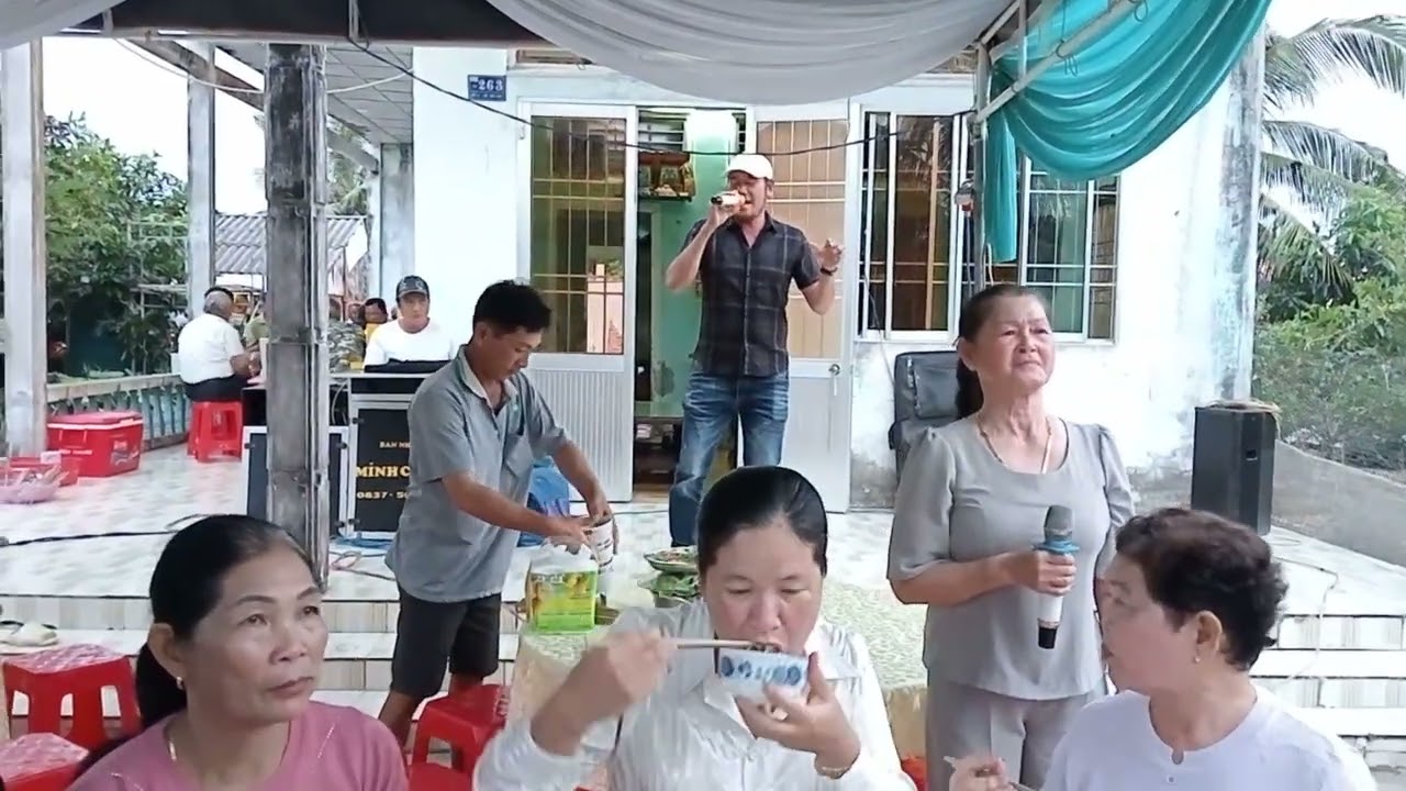 Ca sĩ Lê Vũ song ca 8 vàng.. hái Hoa rừng cho Em..