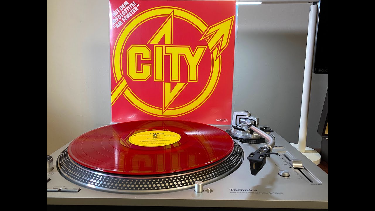 City - Am Fenster - Ortofon 2M Black - Technics SL-1200GR  4K