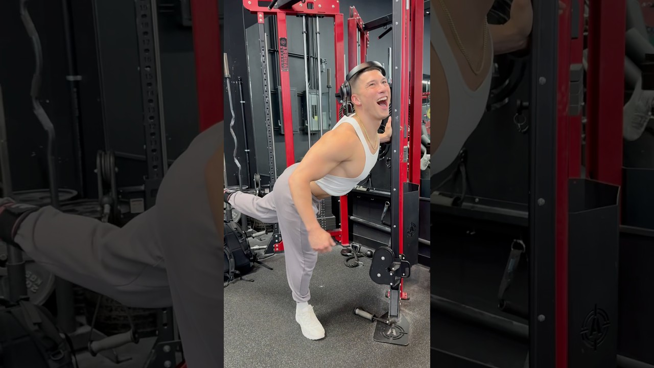 When your Gymbro acts different around his Girl #trendingshorts #fitness #gym #funny #workout