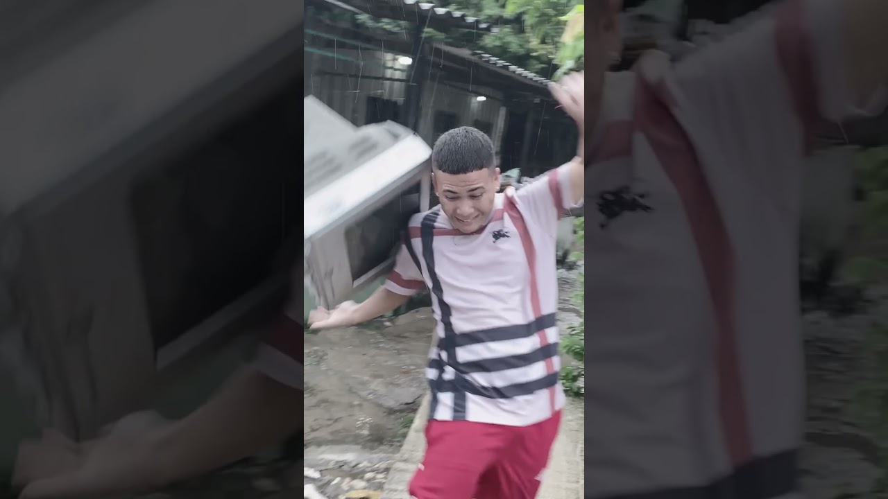 (El Yei) Broma la lluvia pista resbalosa 😂😂😂😂