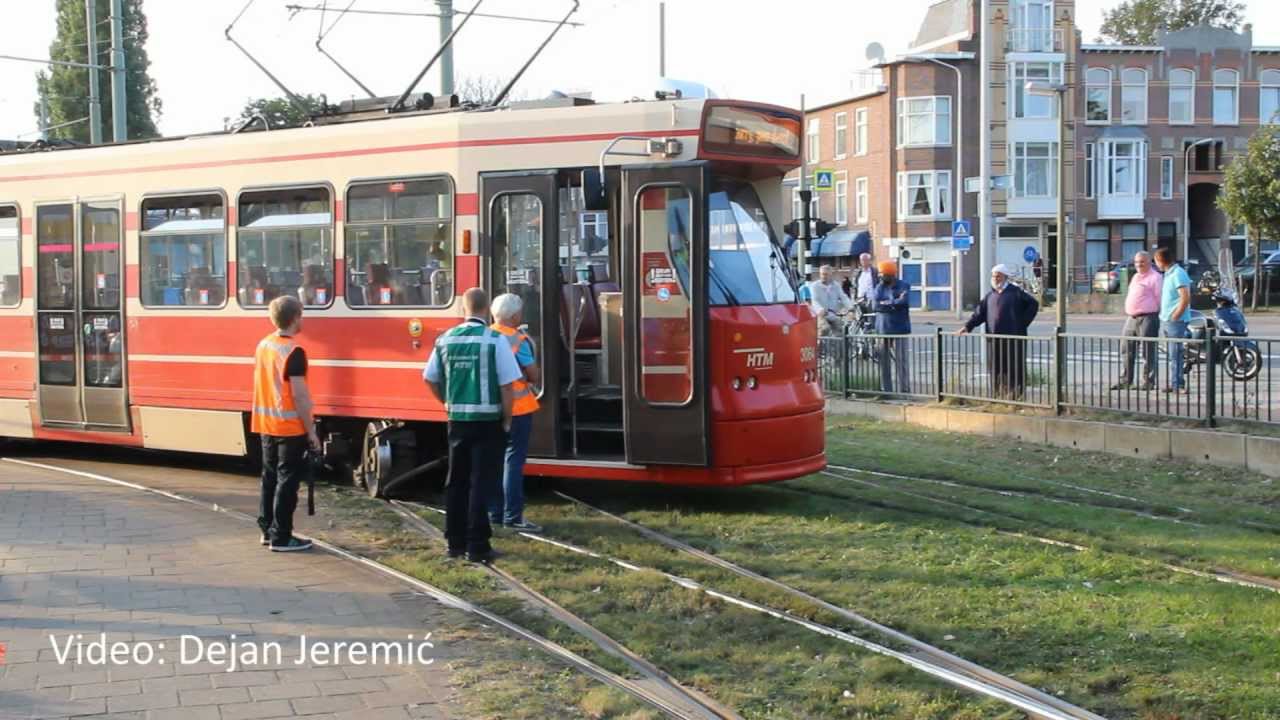 23-08-2012: Tram verspoort tijdens achteruitrijden - Delftselaan, Den Haag