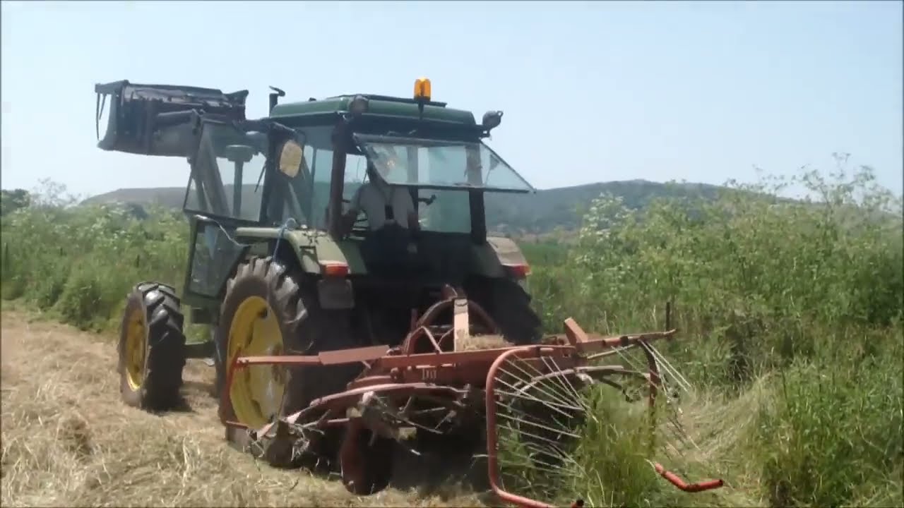 JOHN DEERE 3040 with lely lotus 300 Rowing