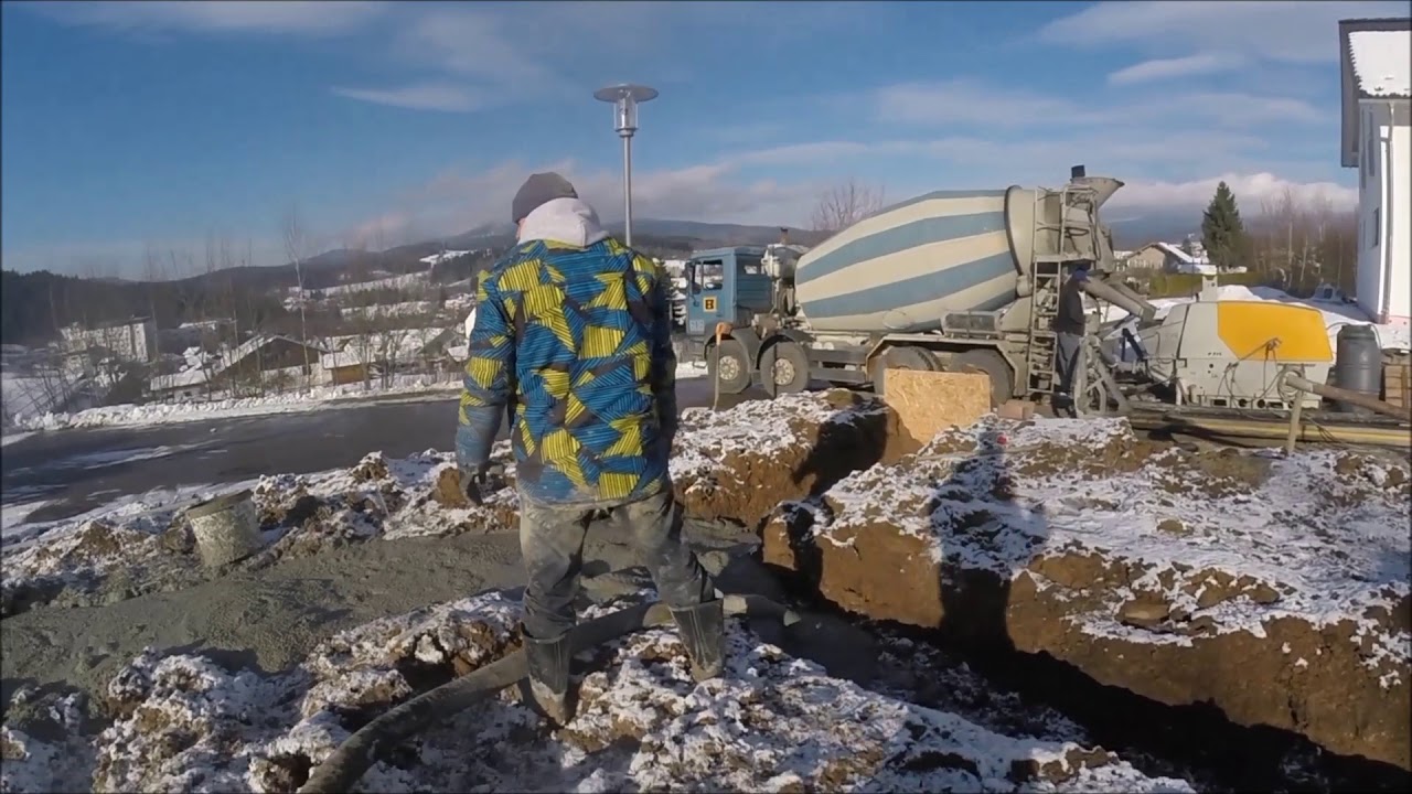 Čerp&aacute;n&iacute; betonu-Betonpumpa Putzmeister P715