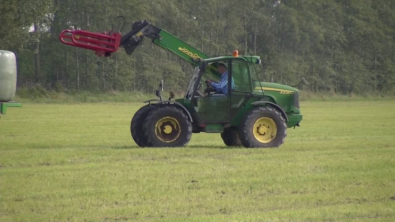 John Deere 3200/balen laden/kuil laden